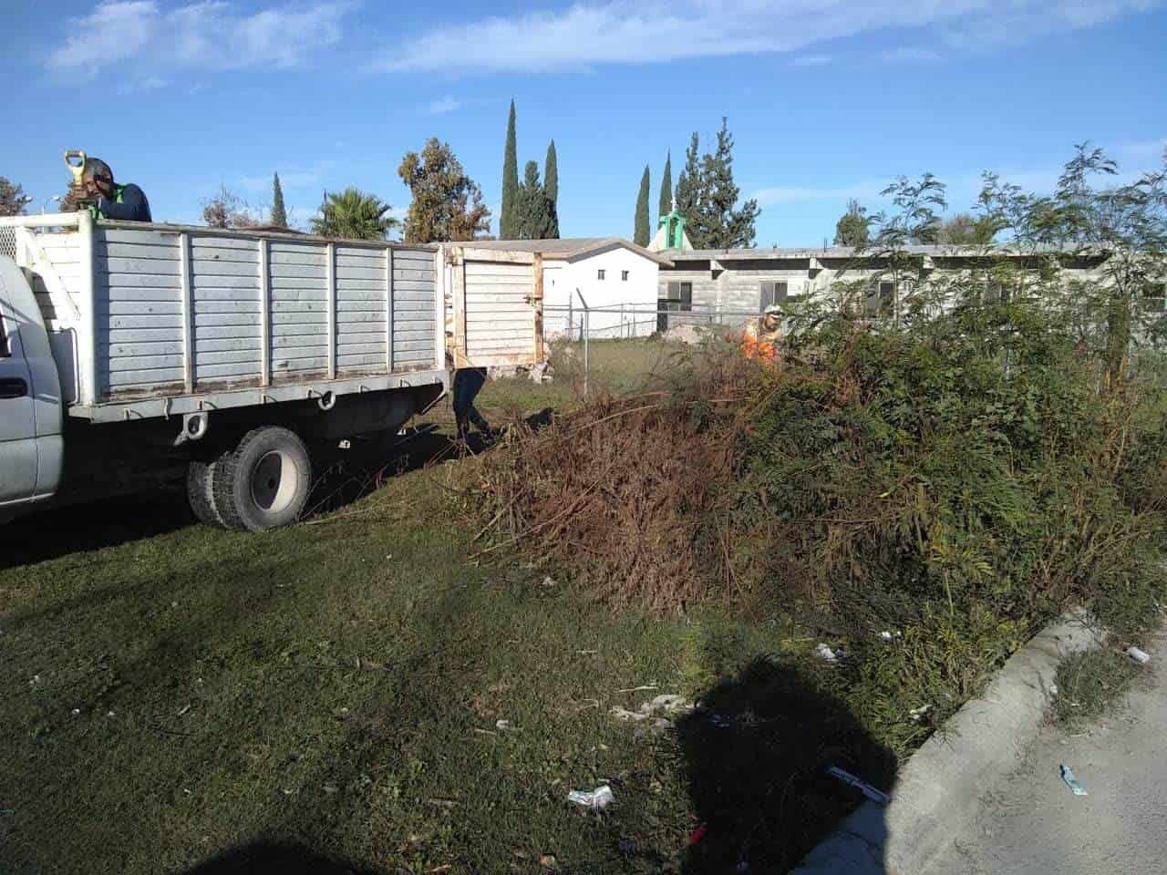 Mantienen limpieza en la ciudad