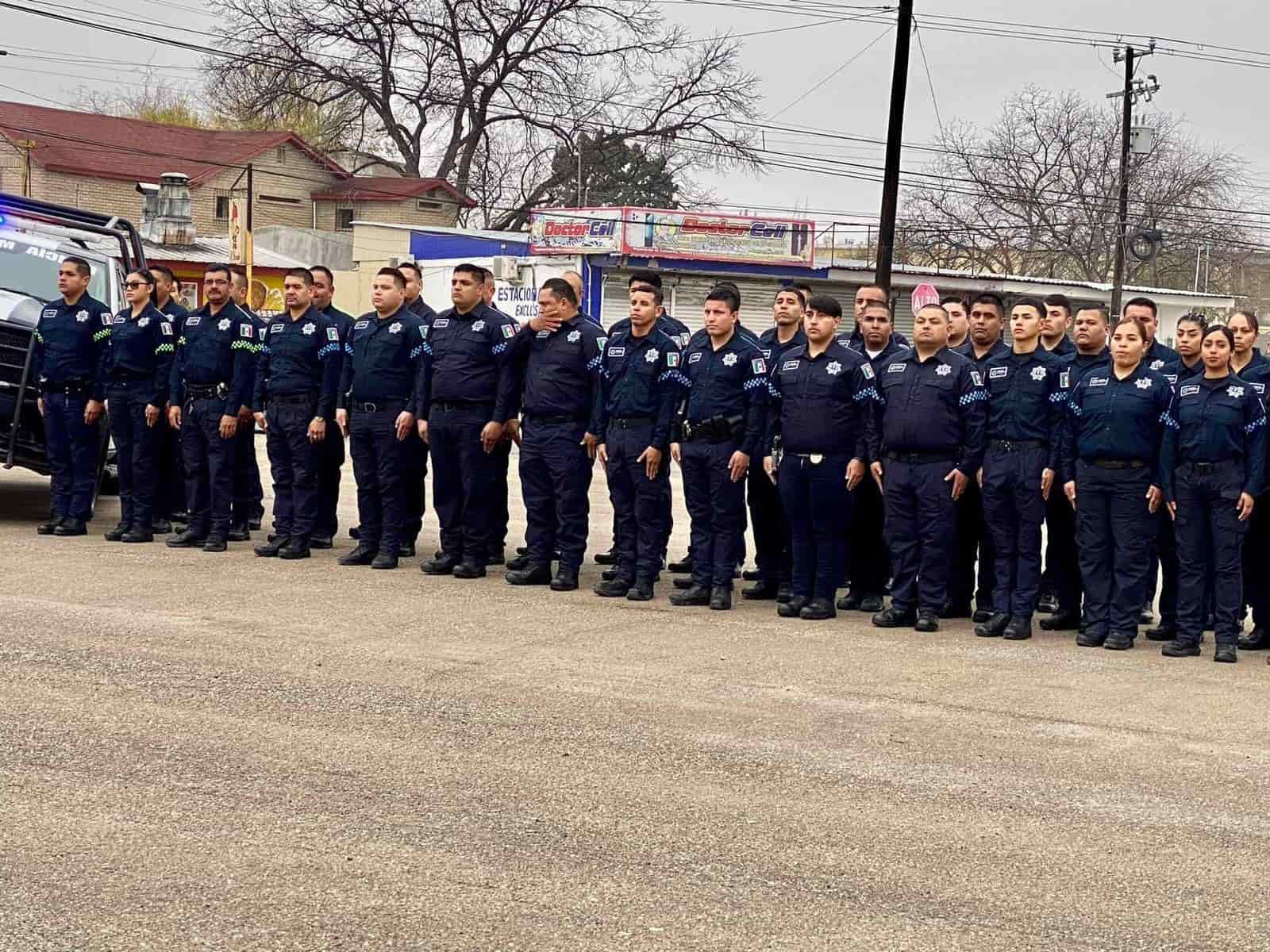 Policías festejan su día