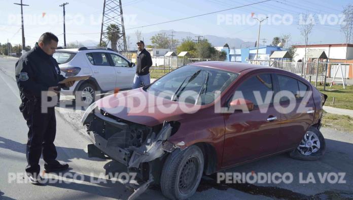 Lo choca ‘troca’ fantasma y rebota en puente de AHMSA