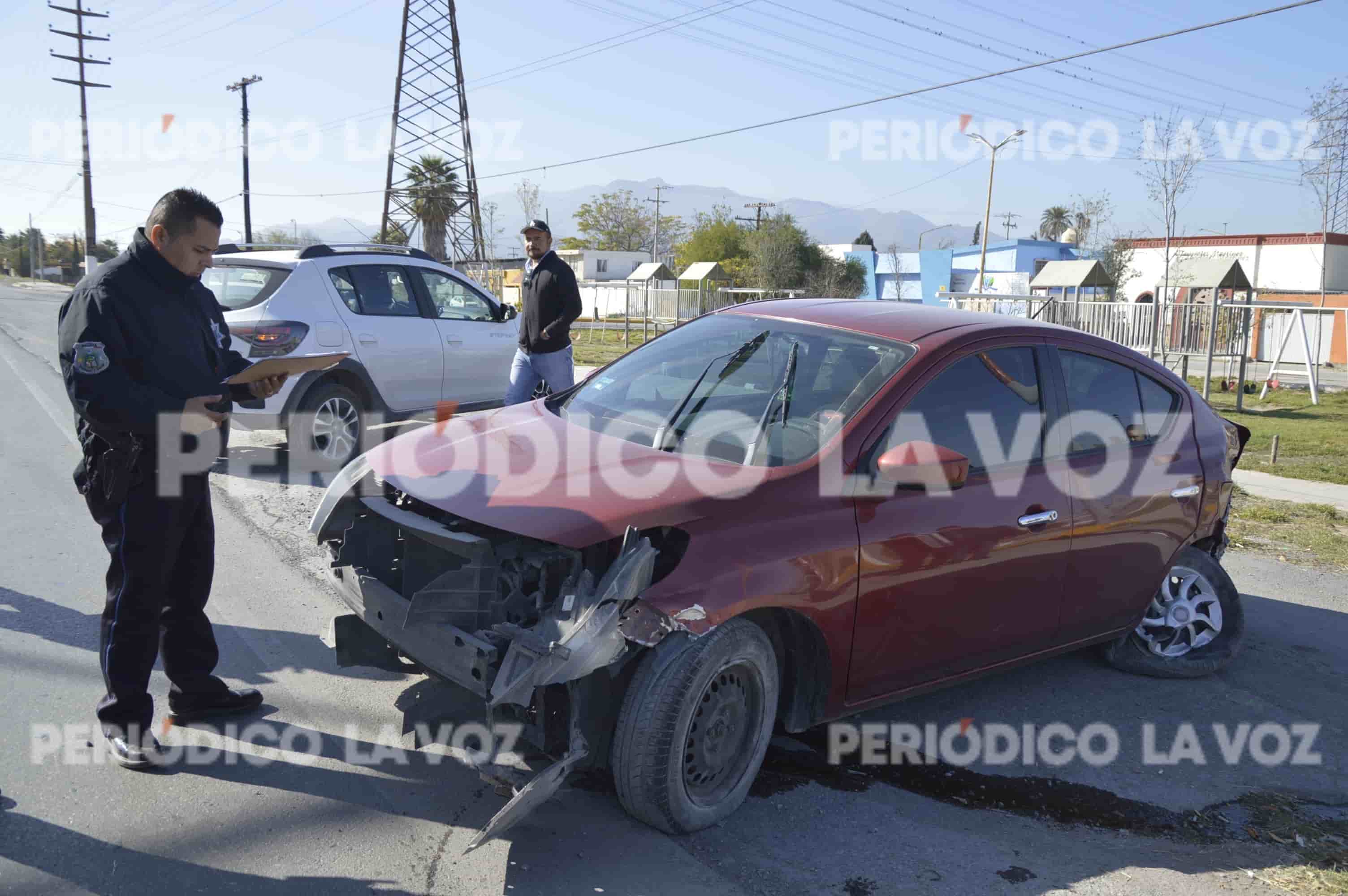 Lo choca ‘troca’ fantasma y rebota en puente de AHMSA