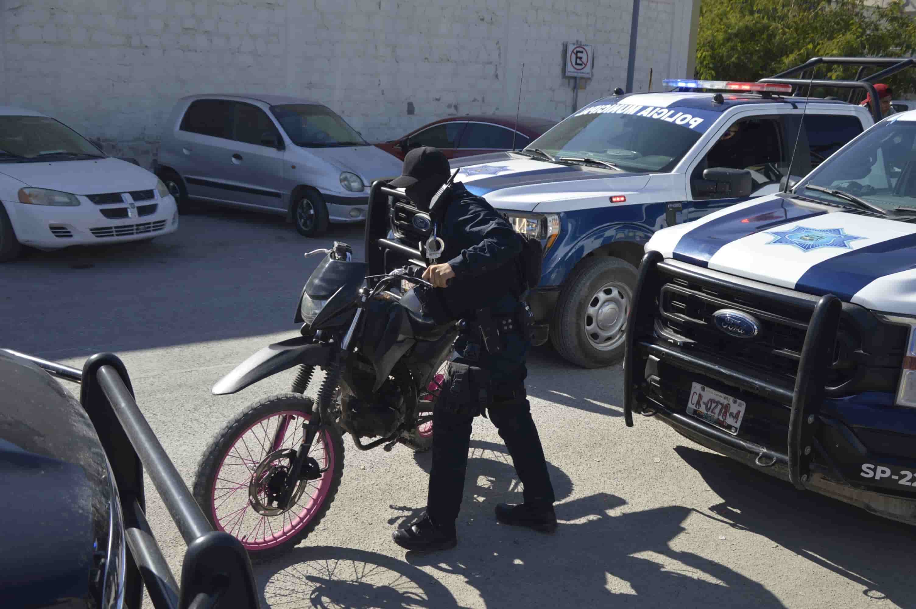 Rondaba vivienda con filero y moto ‘caliente’