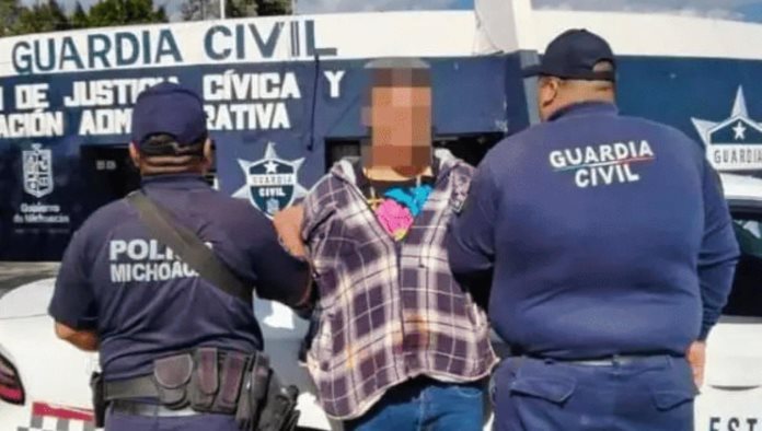 Arrestan a feminicida que caminaba con un arma de fuego y restos humanos