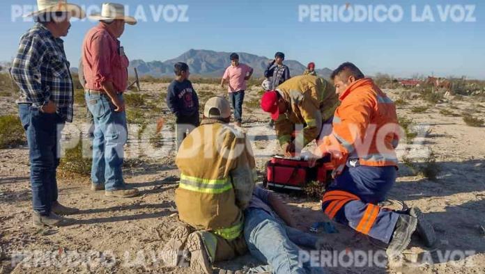 Grave jinete; lo aplastó caballo