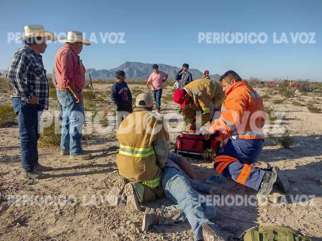 Grave jinete; lo aplastó caballo