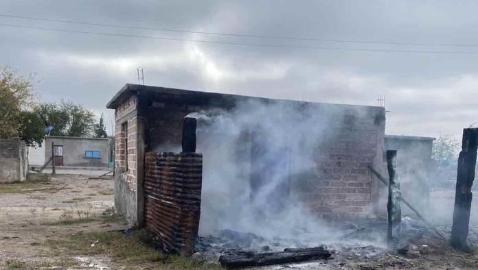 Le prenden fuego a vivienda