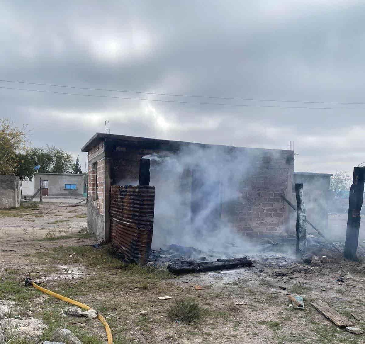 Le prenden fuego a vivienda