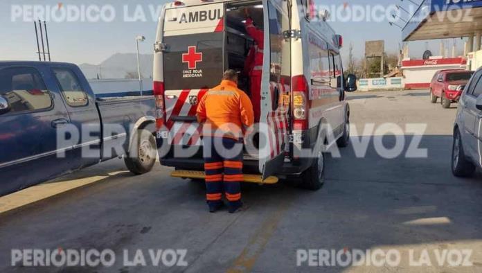 Se descompensa paisano en estación de servicio