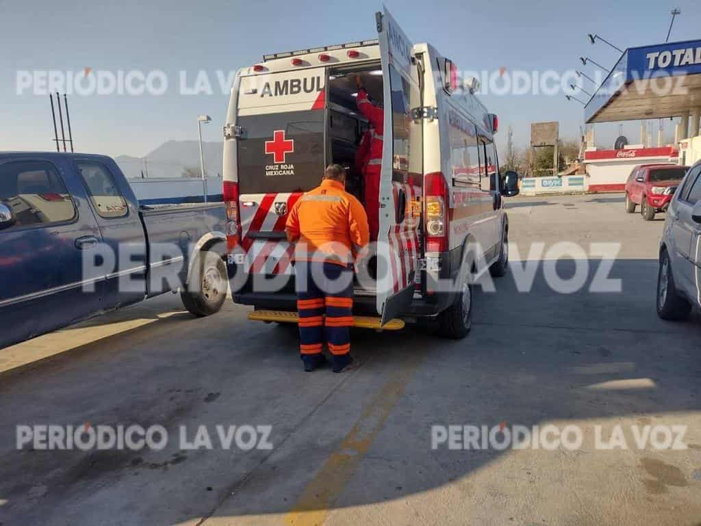 Se descompensa paisano en estación de servicio