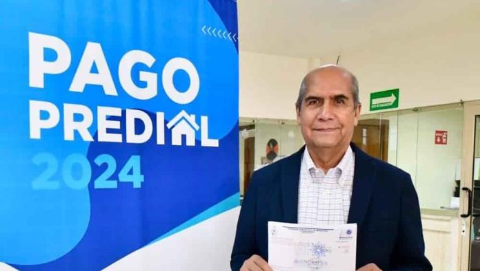 Cumple Alcalde con el pago de predial