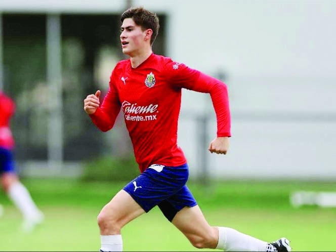 ¡Chivas le da oportunidad! Sube a canterano al primer equipo.