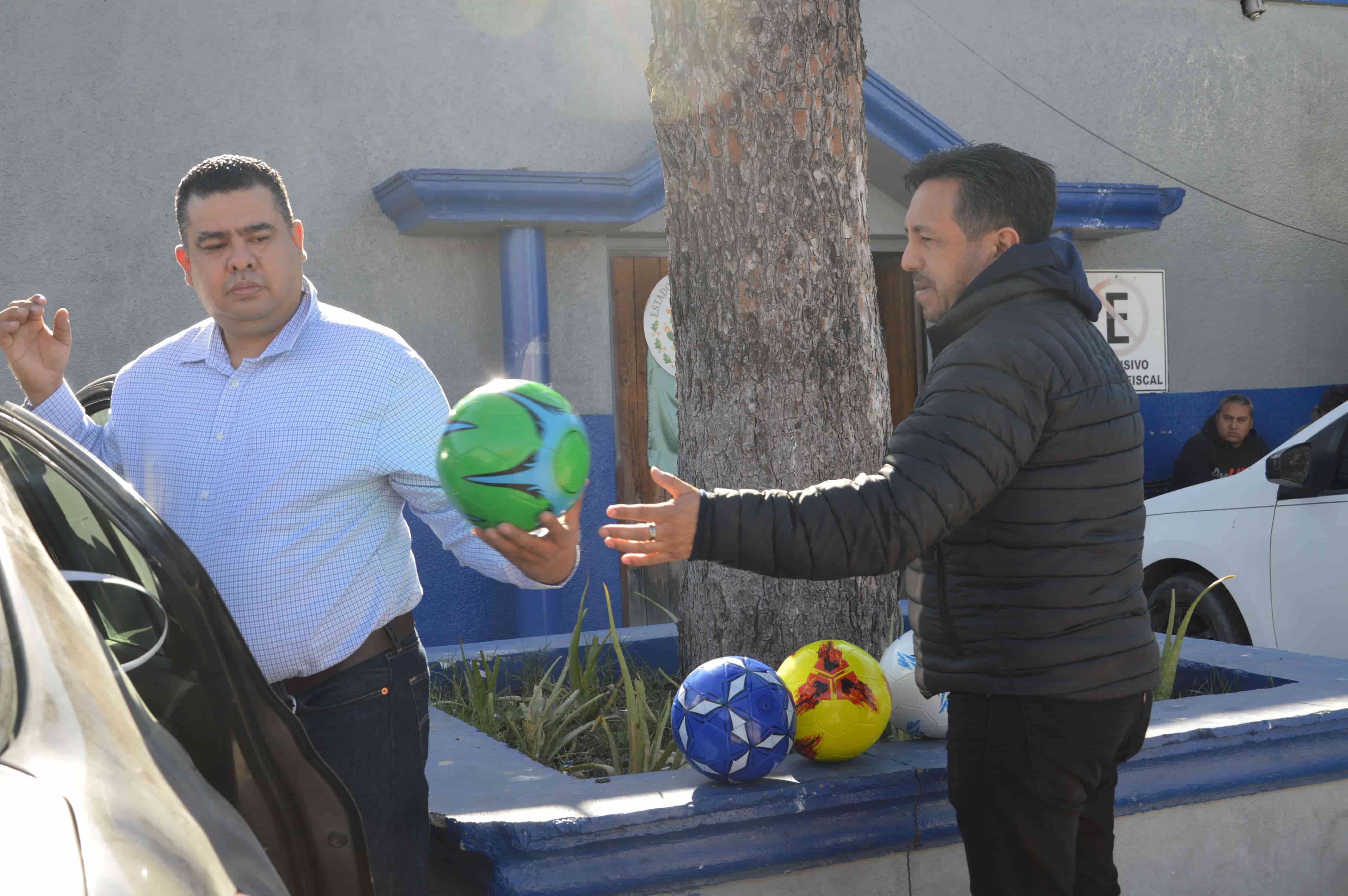 Donan 100 balones a Policía Preventiva