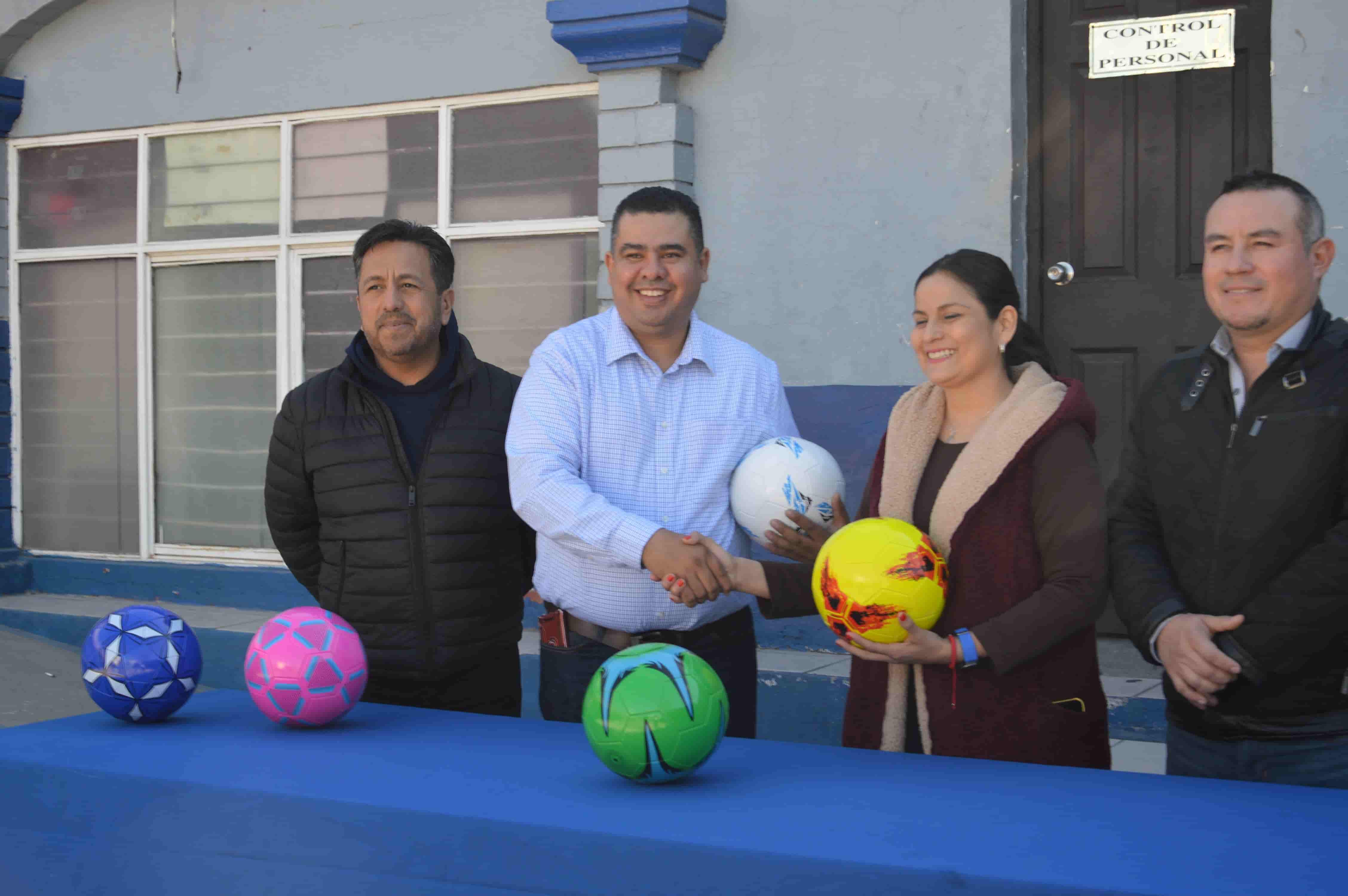 Donan 100 balones a Policía Preventiva