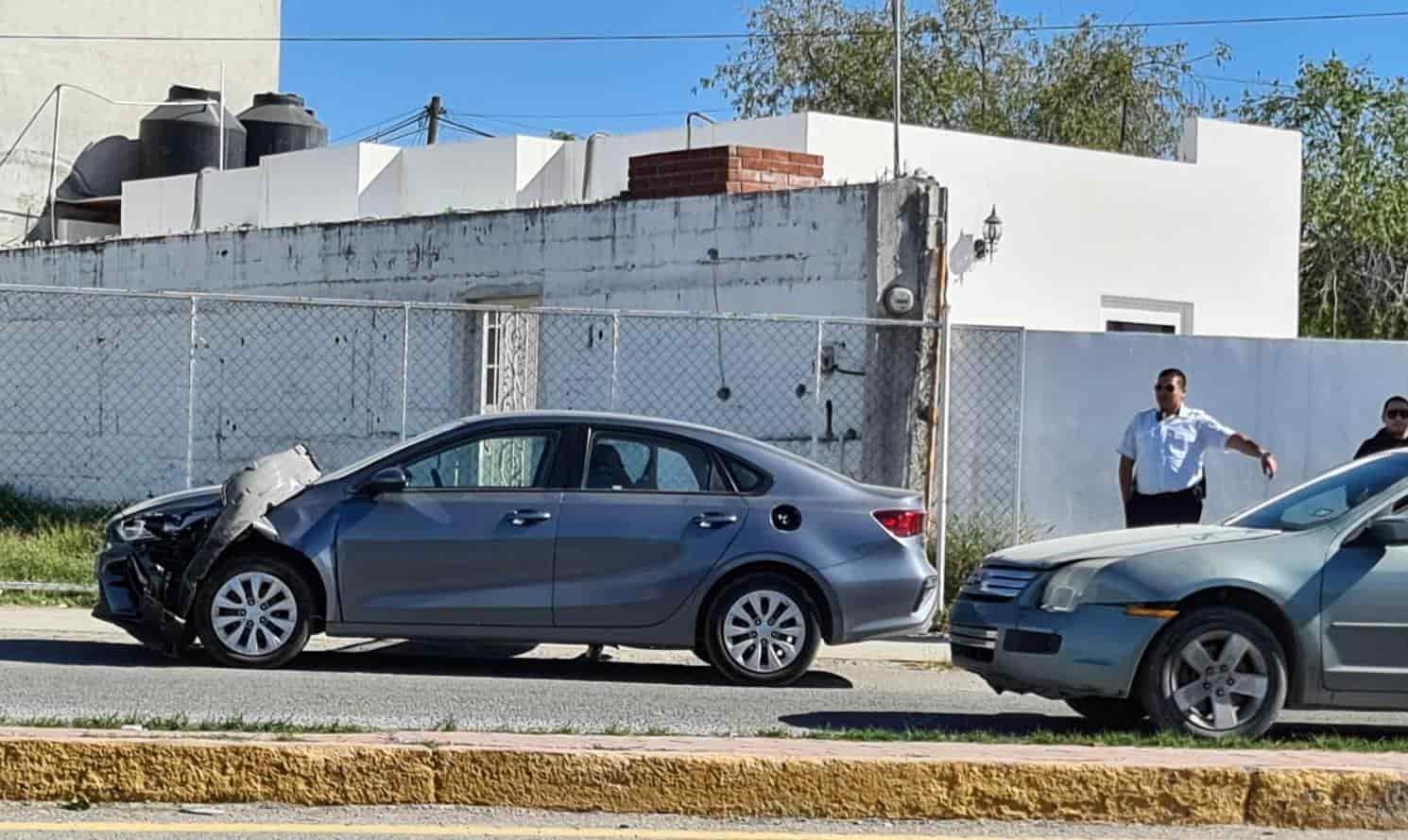 No frena y choca al llegar a bordo