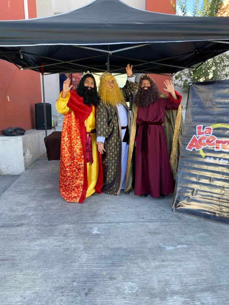 La Acerera hace entrega de tradicional Rosca de Reyes Magos a Radio escucha.
