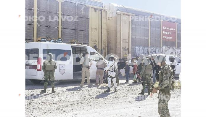 Asegura INM 30 migrantes en operativo en Ferromex