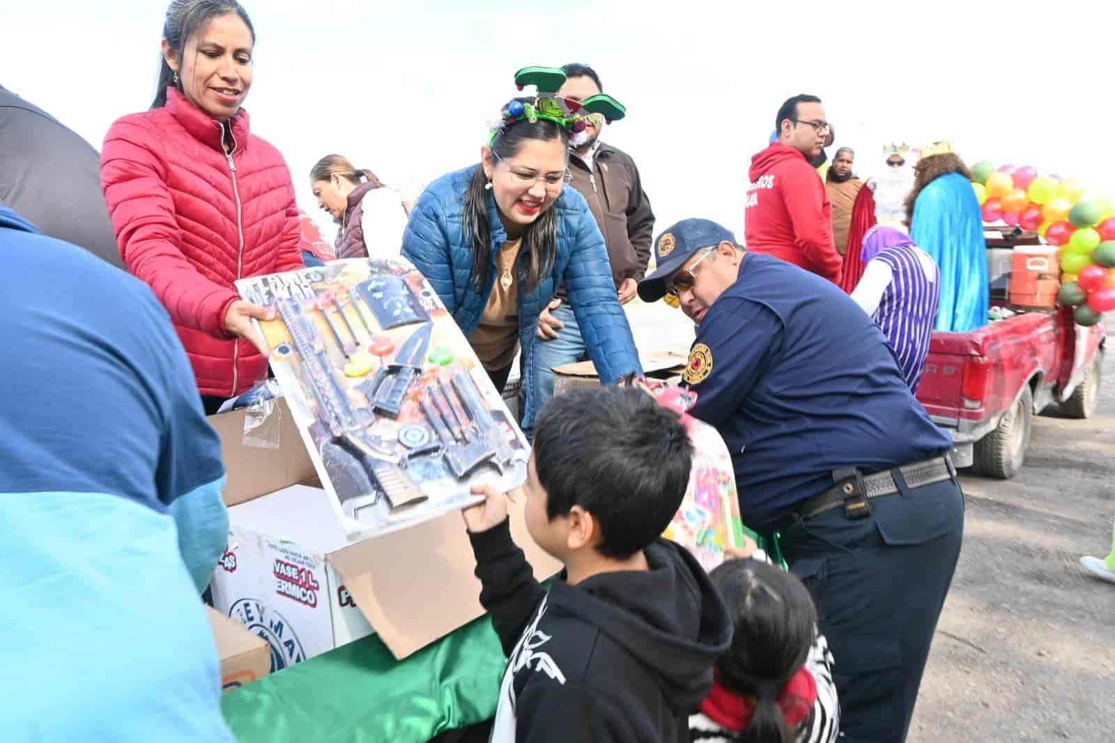 Regalan sonrisas en Nava 