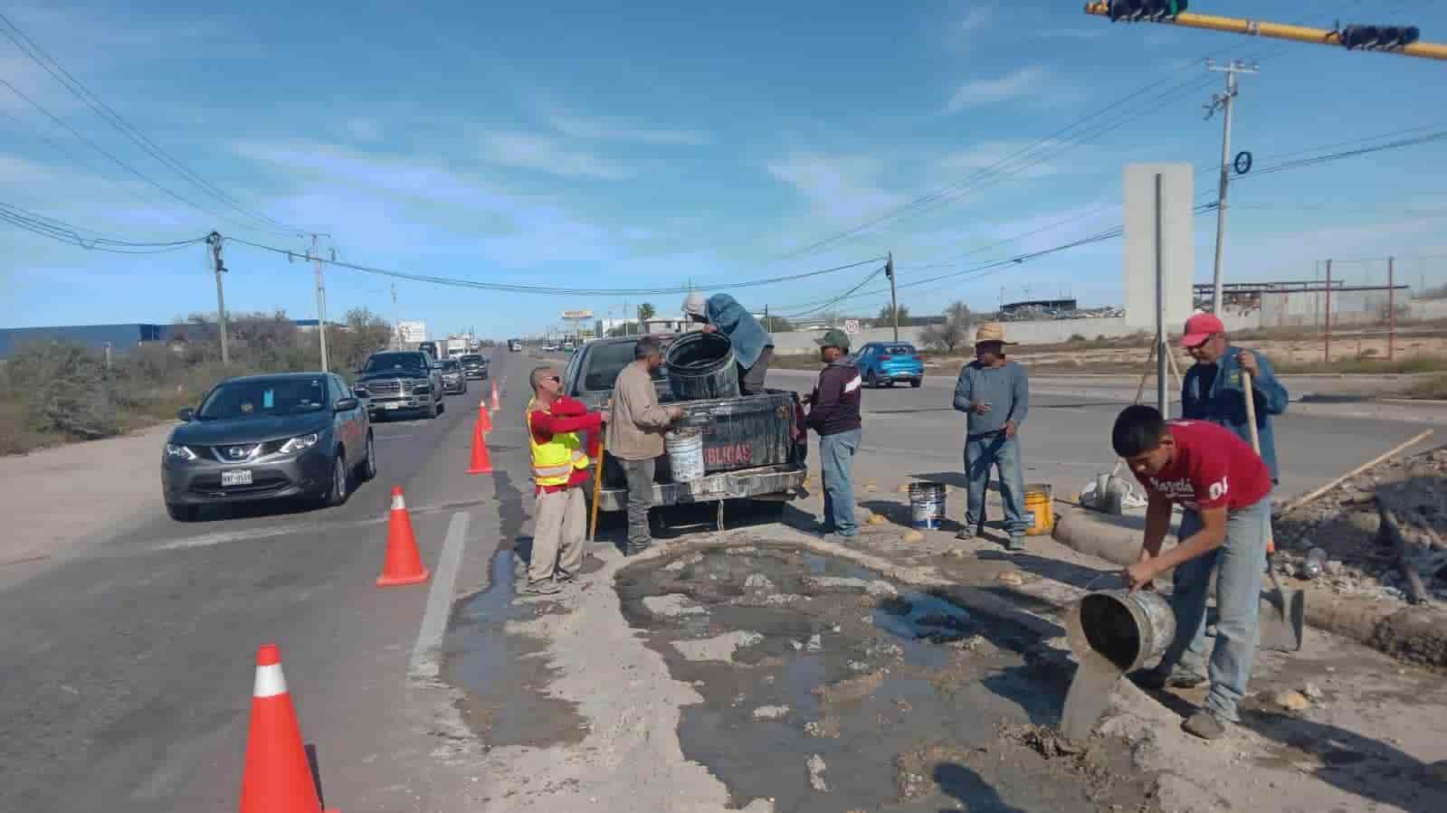 Remplazan semáforo en la carretera federal 57