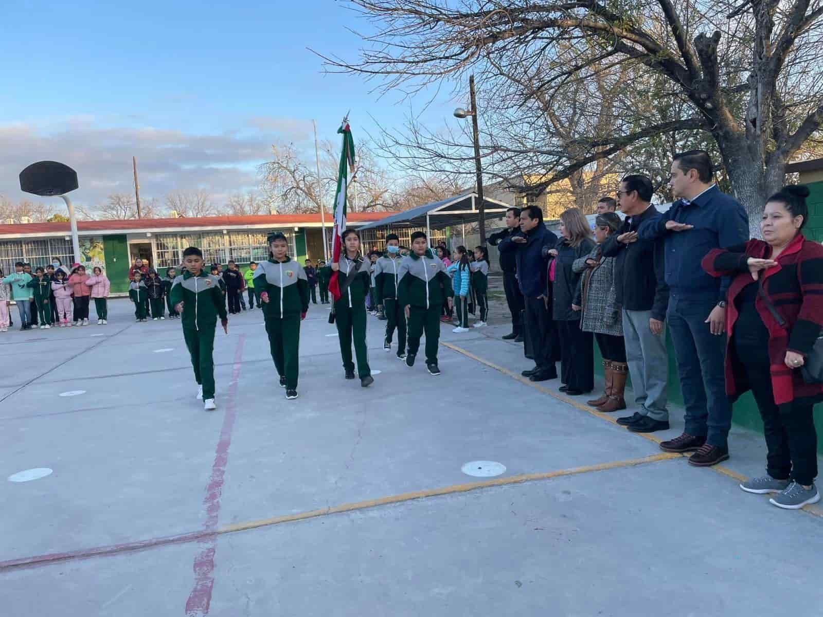 Da la bienvenida Pepe Díaz a estudiantes de Allende