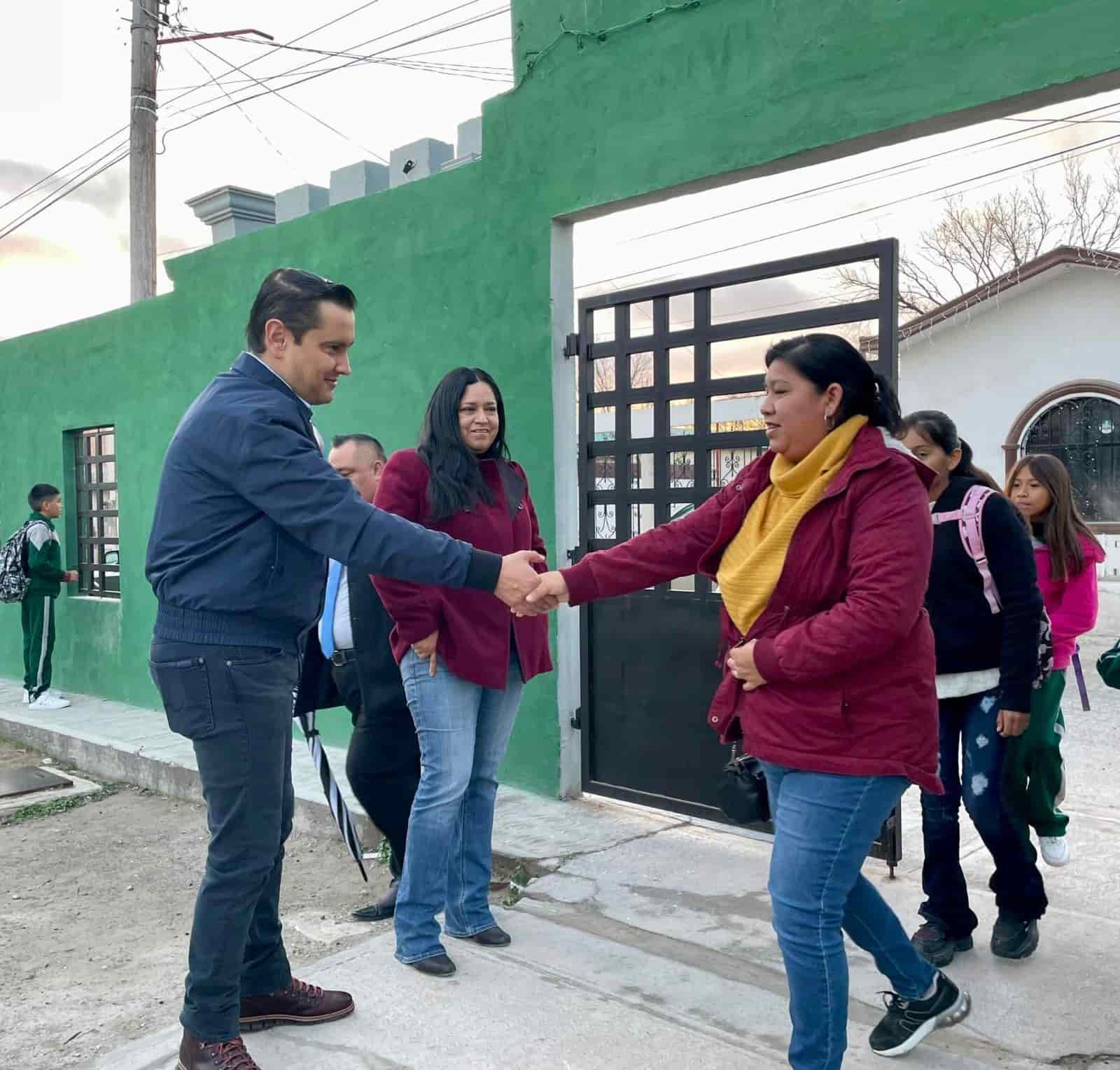 Da la bienvenida Pepe Díaz a estudiantes de Allende