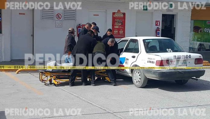 Muere en su taxi