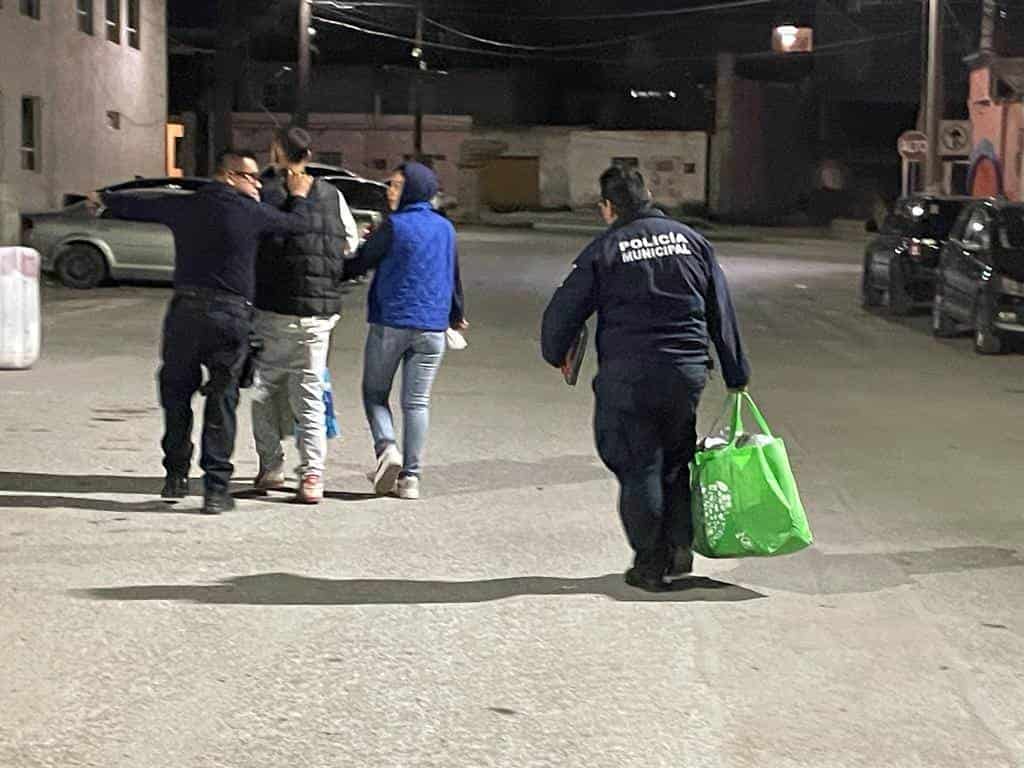 Detienen a pareja fardera