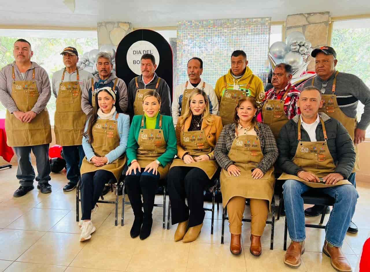 Reconoce Tania labor de lustradores de calzado