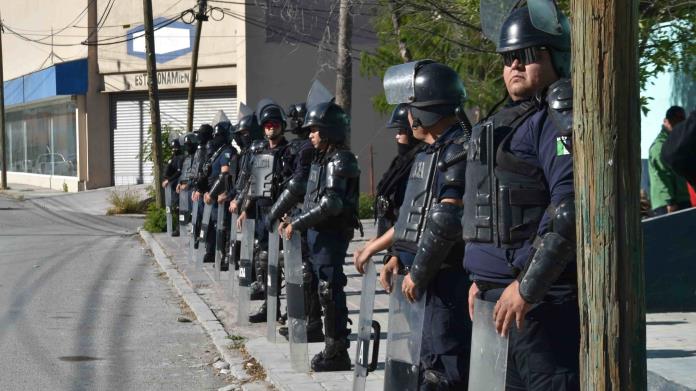Toman obreros recinto sindical
