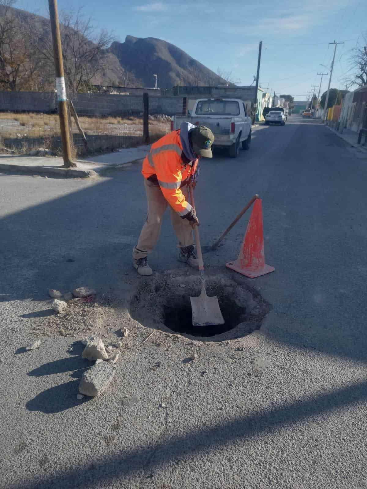 Atienden reportes de alcantarillado