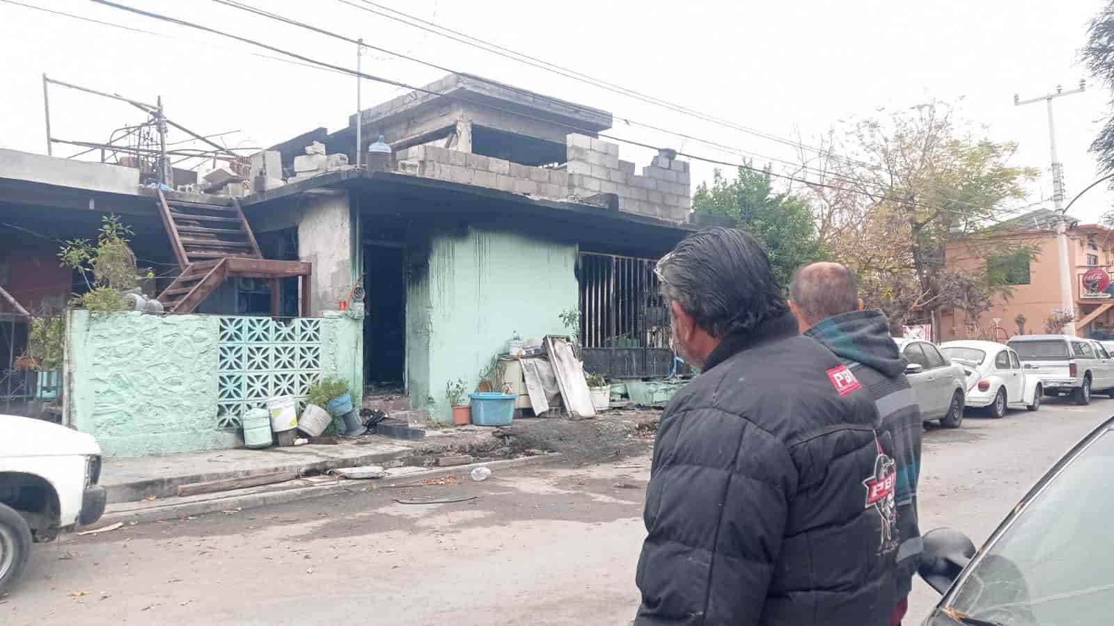 Familia de Monclova pierde su patrimonio tras 49 años, el fuego arrasó con todo