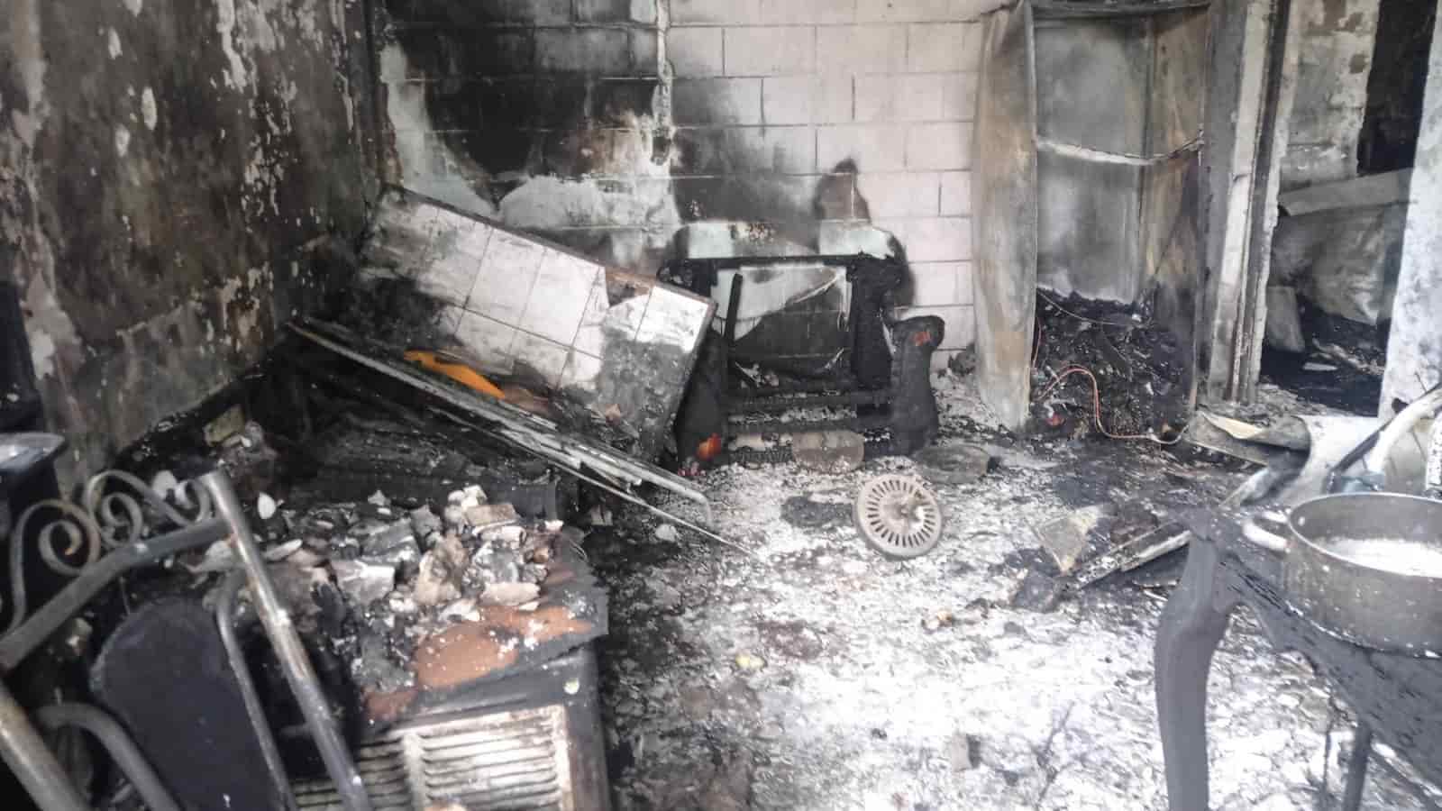 Familia de Monclova pierde su patrimonio tras 49 años, el fuego arrasó con todo