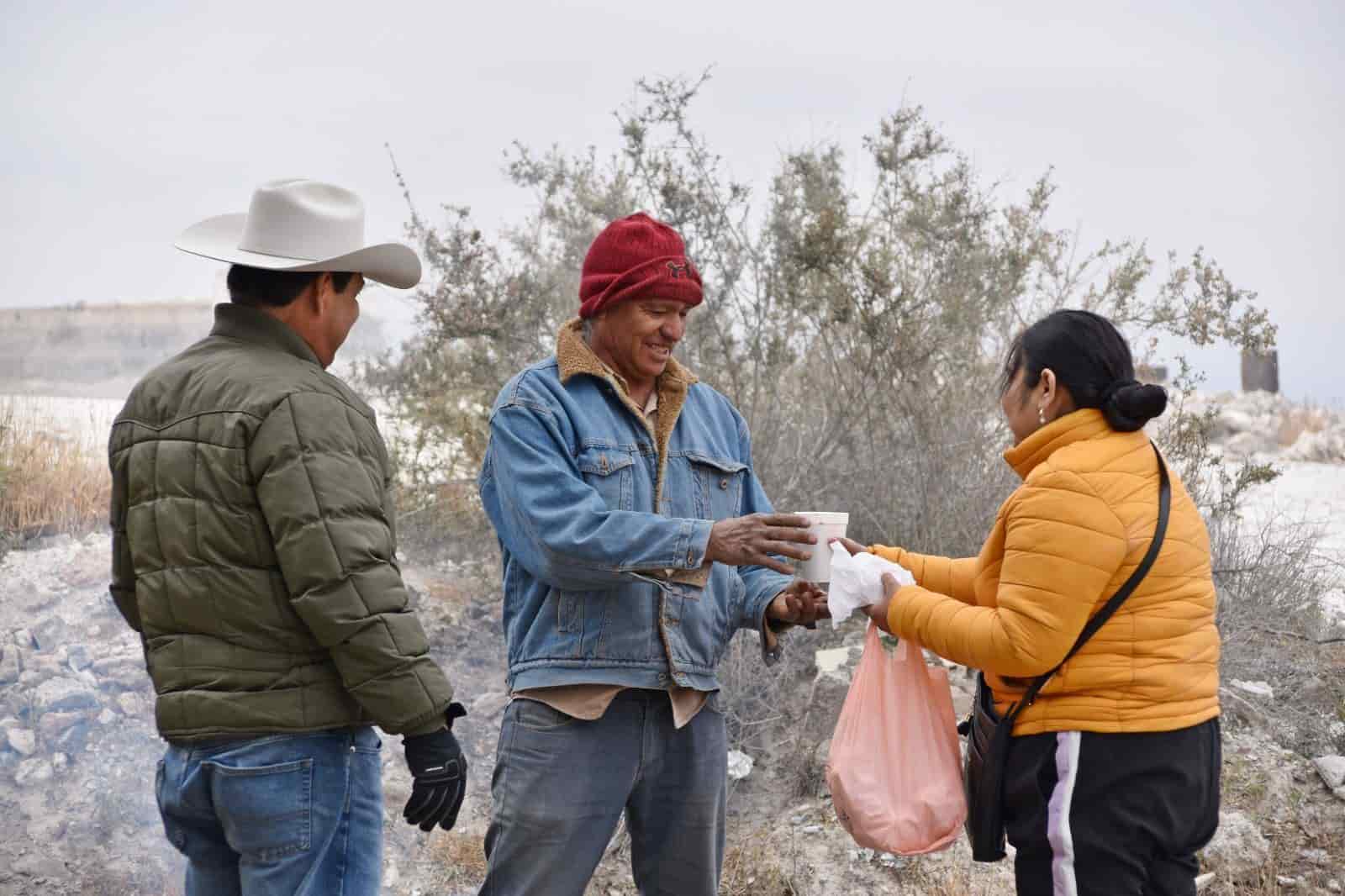 Visita Beto Villarreal a familias vulnerables