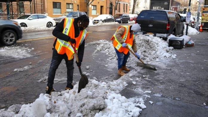 Esto paga Nueva York si trabajas limpiando nieve en la ciudad