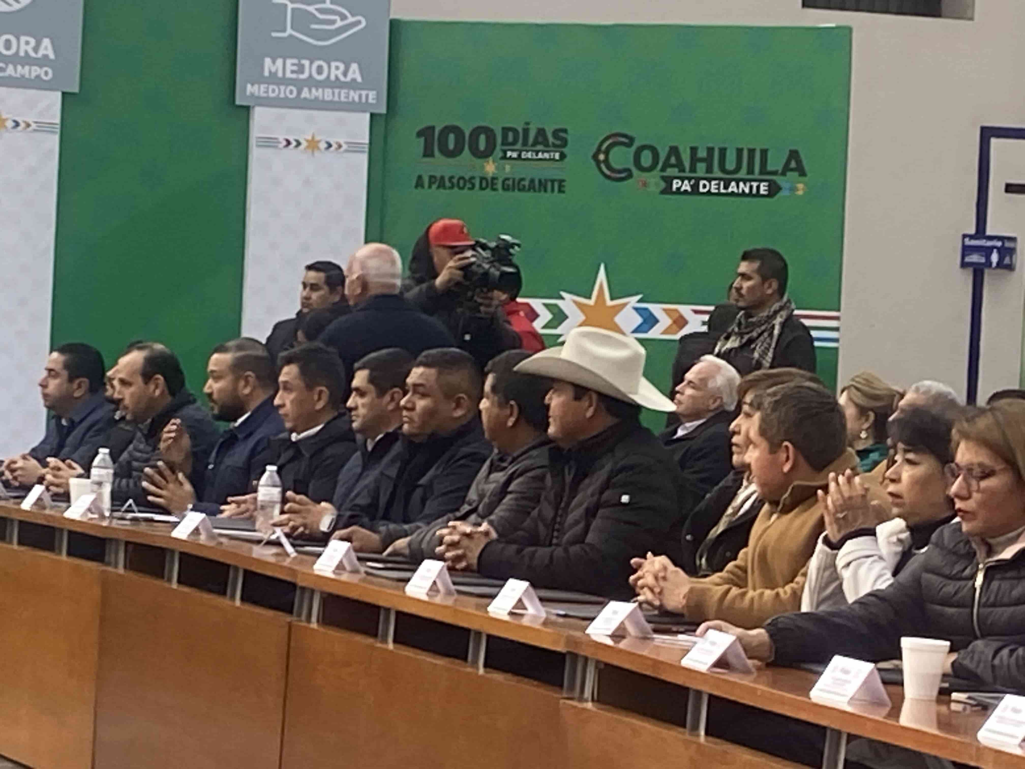 Firma Beto convenio Mejora  Coahuila