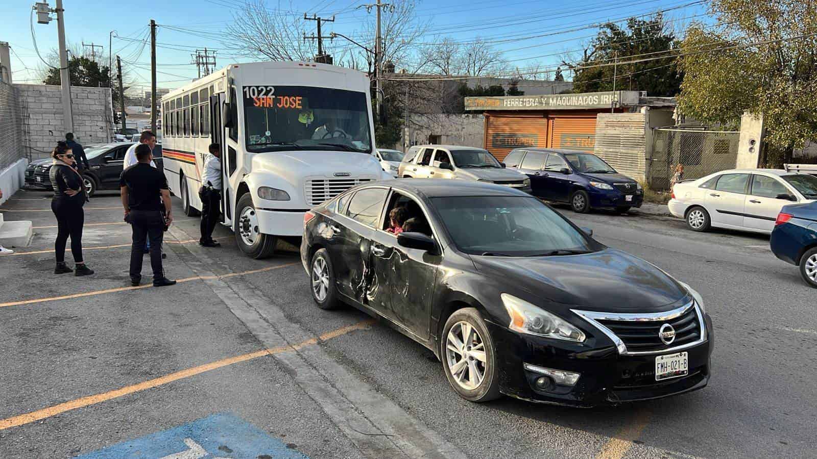 Le pega camión de transporte SESA