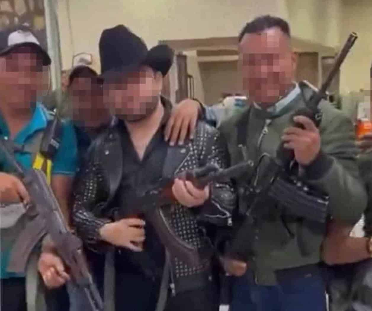 Larry Hernández comparte video con presuntos sicarios en Guerrero