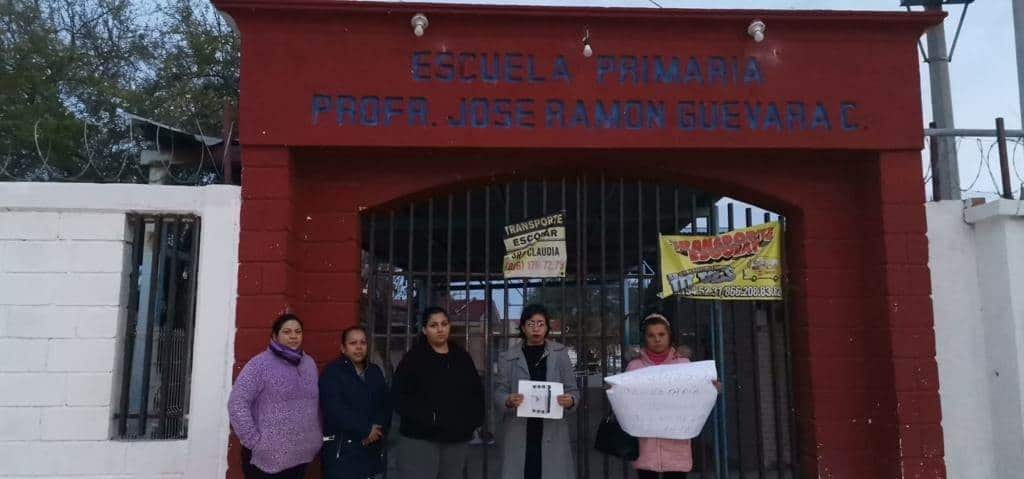 Padres de familia tomaron las instalaciones de manera momentánea.