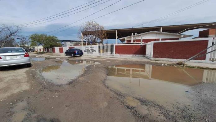 Pavimentarán calle de escuela