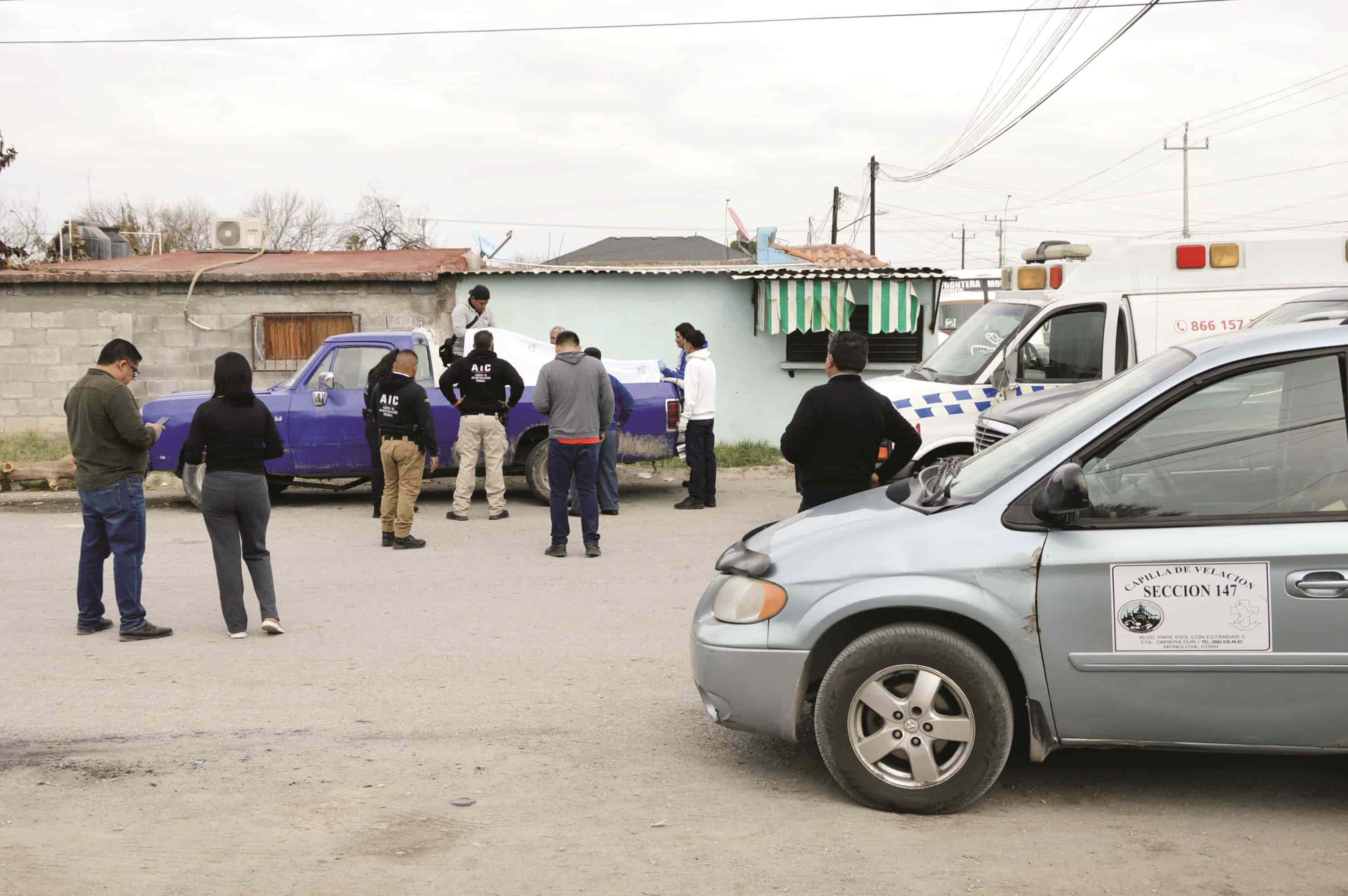 Muere por cirrosis en caja de camioneta 