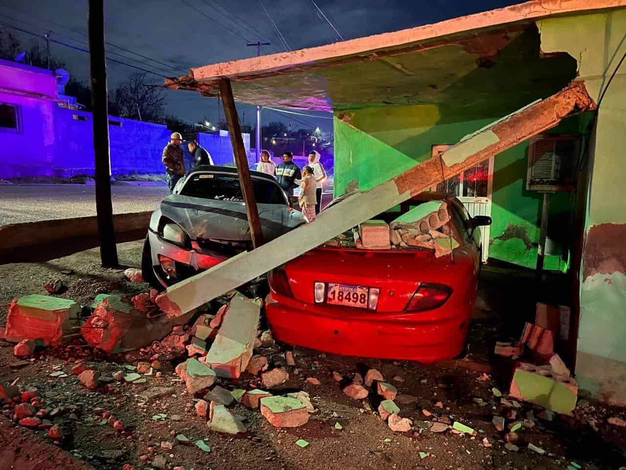 Destroza alucín auto de su amigo