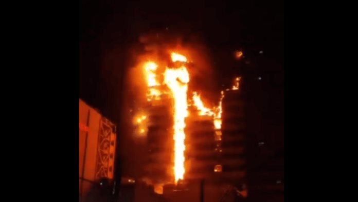 Enorme incendio consumió un hospital en la capital de Irán