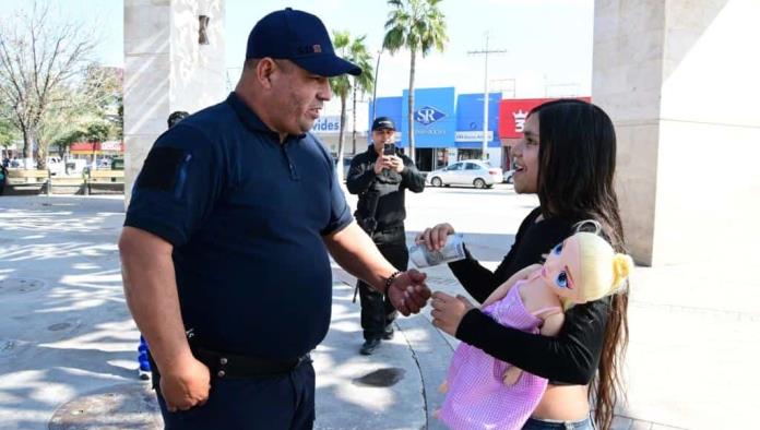 Policías de Monclova brindan apoyo generoso a Joven Quinceañera.