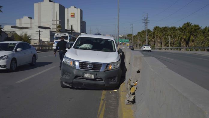 Caótico choque en puente de AHMSA