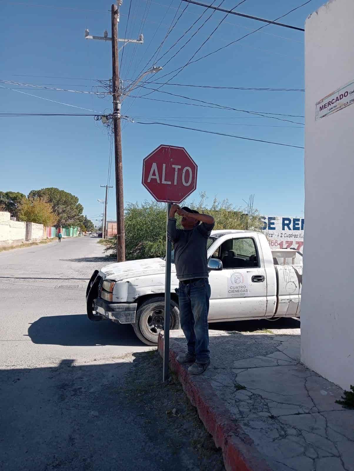 Rehabilitan señalamientos en zonas turísticas