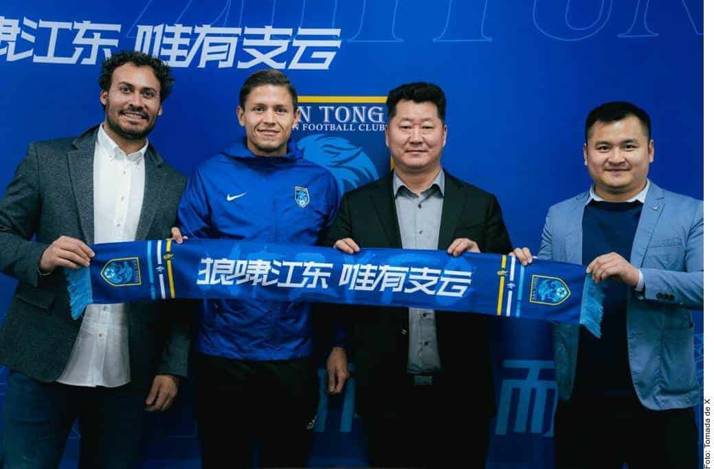 El mexicano llega a la Superliga China.