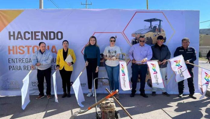 Dan banderazo a obra de bacheo