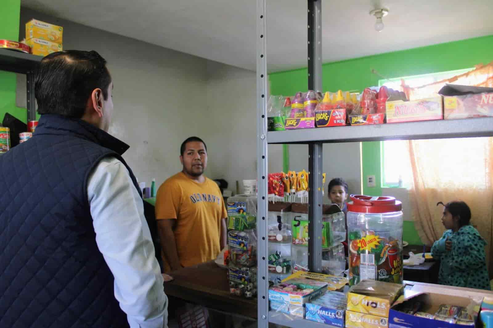 Realiza Pepe Díaz Gutiérrez recorrido en la colonia Las Granjas