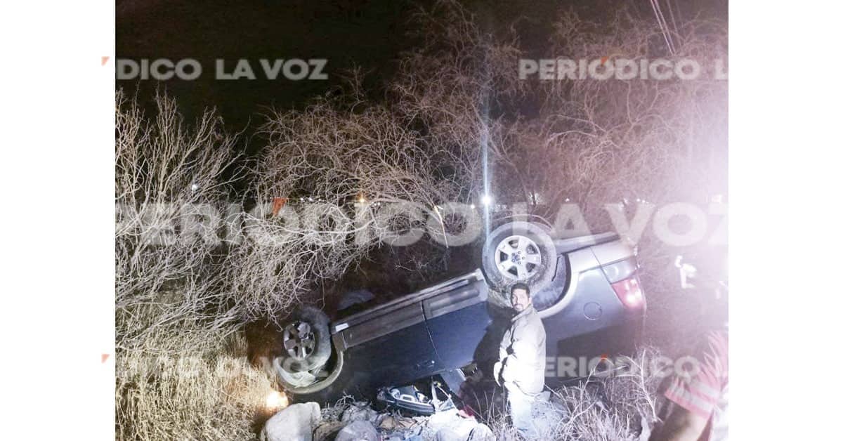 El conductor de la camioneta Ford Explorer, se quedó dormido al volante.