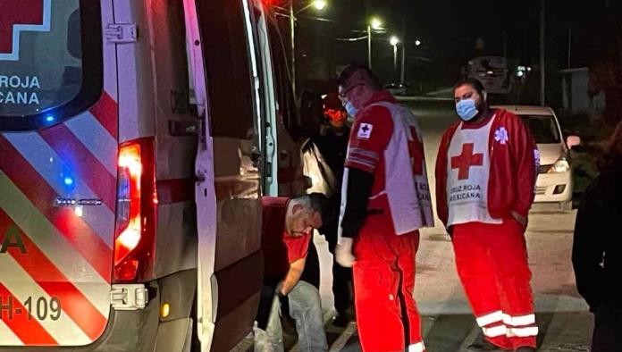 Estrella cuatrimoto en camioneta estacionada