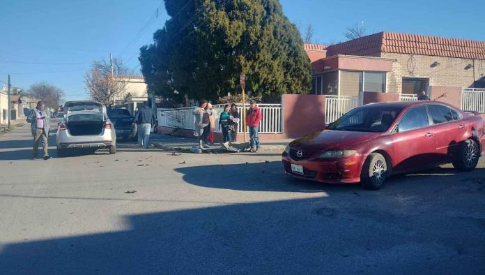 Resulta una mujer herida en choque