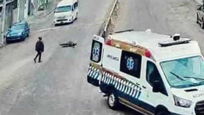 Ambulancia deja caer a un paciente en calles de Chiapas